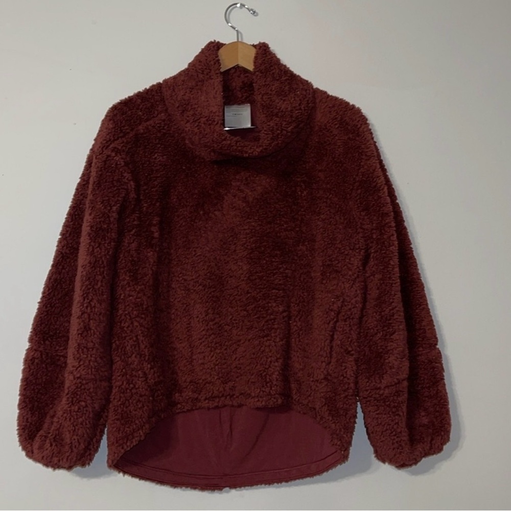 LULULEMON SHERPA PULLOVER
SAVANNAH RED M/L Teddy Jacket Sweater
Cozy Burgundy